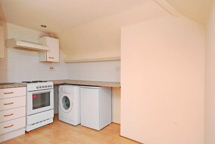 1 Bedroom Flat To Rent In Anson Road, Gladstone Park, London, NW2
