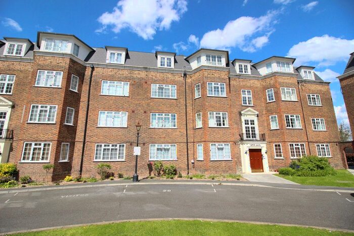 2 Bedroom Flat To Rent In The Avenue, Worcester Park, KT4