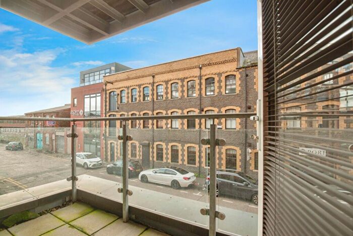 2 Bedroom Flat For Sale In Trade Street, Butetown, Cardiff, CF10
