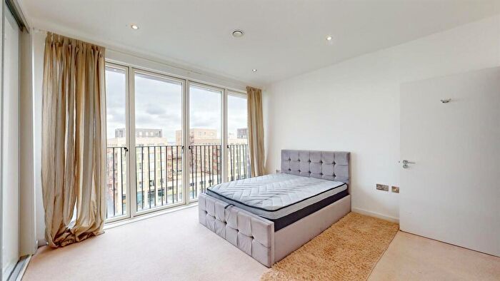2 Bedroom Apartment To Rent In Lock Side Way, London, E16