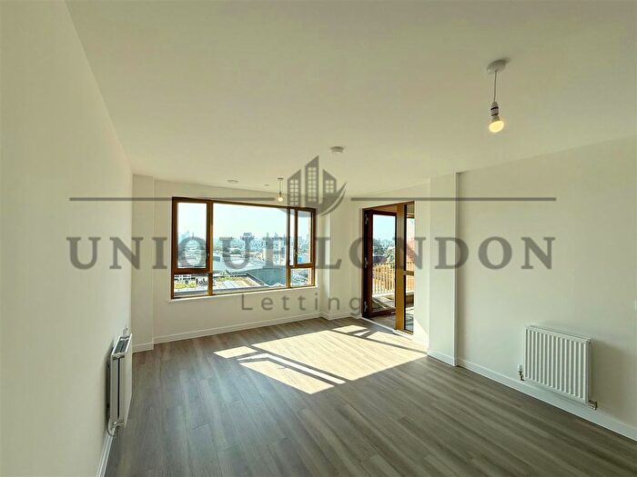 1 Bedroom Flat To Rent In Ilderton Road, Vista Heights, Bermondsey, SE15