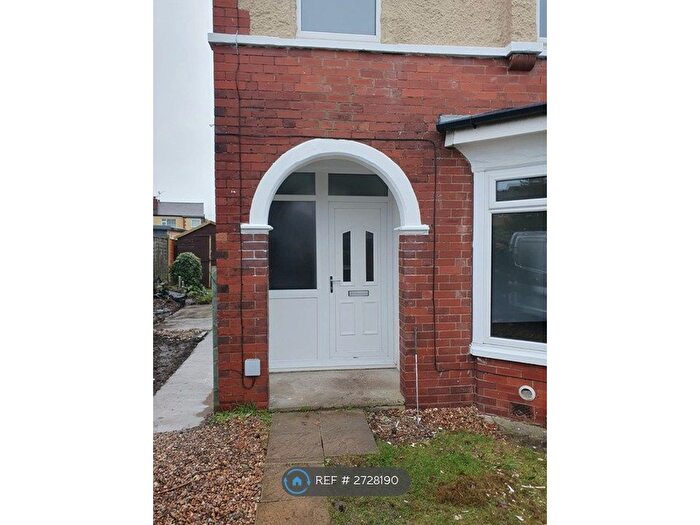 3 Bedroom Semi Detached House To Rent In Queensway, Leeds, LS15