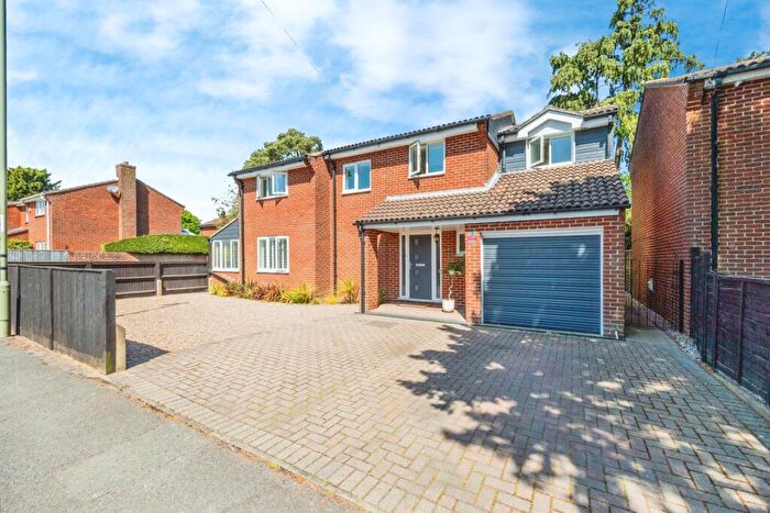 4 Bedroom Detached House For Sale In First Avenue, Havant, Hampshire, PO9