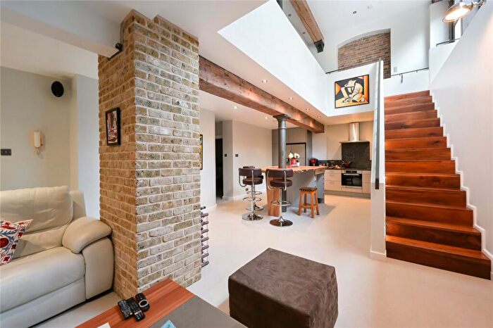 2 Bedroom Duplex To Rent In Fleur De Lis Street, London, E1