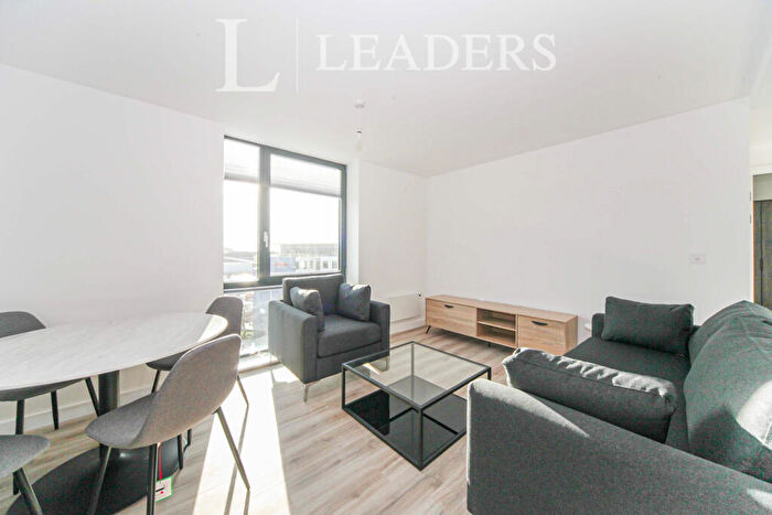 2 Bedroom Apartment To Rent In Chevette Court - Bedroom - Furnished - - Modern Apartment Next To Saxon Square, LU2