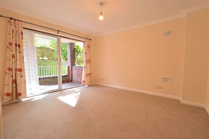 1 Bedroom Flat To Rent In Waterslade, Elm Road, Redhill, Surrey, RH1
