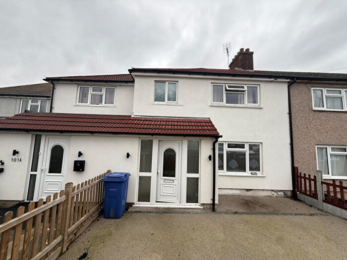 4 Bedroom End Of Terrace House To Rent In Feenan Highway, Tilbury, RM18