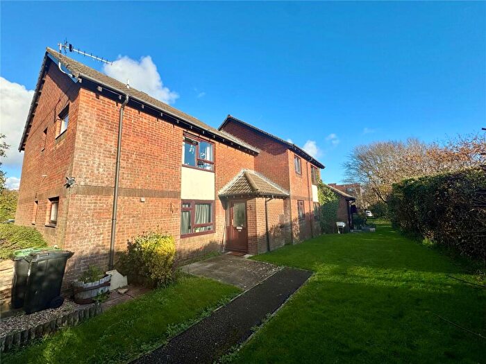 1 Bedroom Apartment For Sale In Eastlands, New Milton, Hampshire, BH25