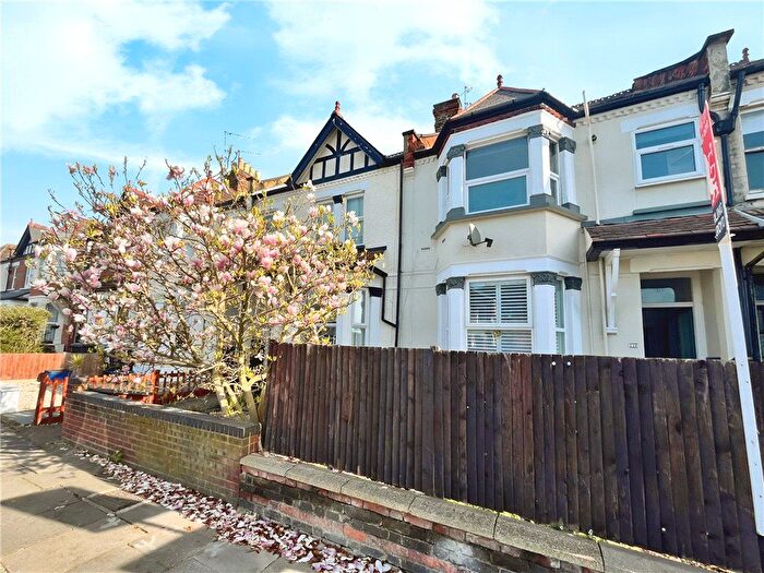 2 Bedroom Maisonette To Rent In Hounslow Road, Twickenham, TW2