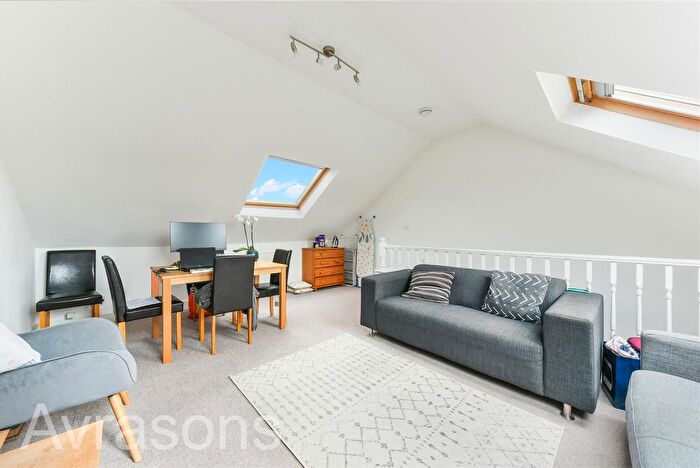 3 Bedroom Flat To Rent In Handforth Road, Oval, London, SW9