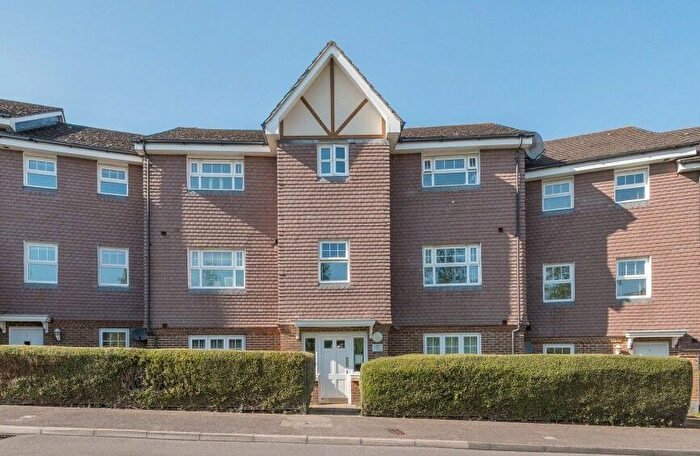 2 Bedroom Flat For Sale In Parkland Mead, Bickley, Kent, BR1