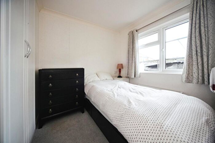 2 Bedroom Detached House For Sale In Beechwood Park, Caddington, Luton, LU1