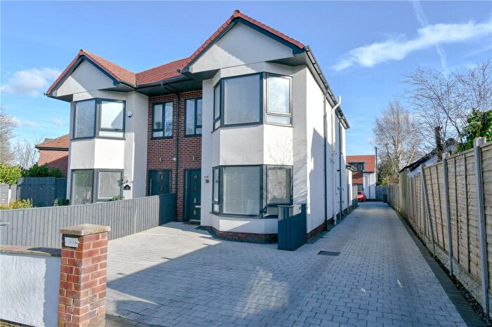 3 Bedroom Semi Detached House For Sale In Thornton Road, Higher Bebington, Wirral, CH63
