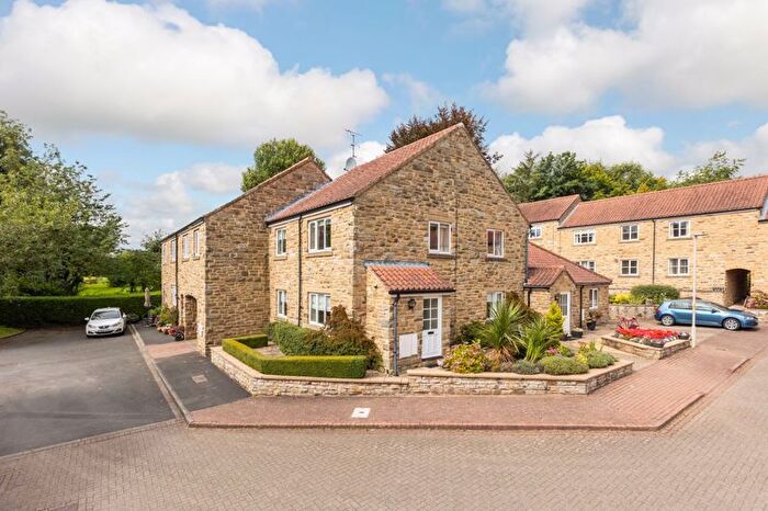 2 Bedroom Flat For Sale In Castle Court, Helmsley, York, YO62