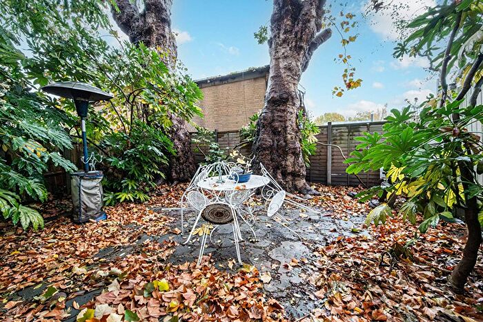 1 Bedroom Flat For Sale In Sinclair Road, Brook Green, London, W14