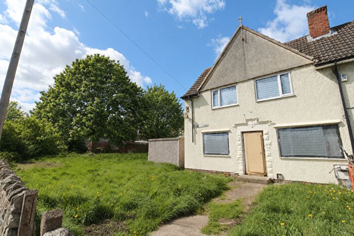 3 Bedroom Semi-Detached House For Sale In East Avenue, Woodlands, Doncaster, DN6