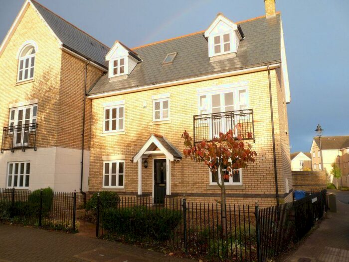 3 Bedroom Semi-Detached House To Rent In Ravenswood Avenue, IP3
