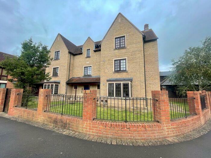 2 Bedroom Flat To Rent In Bedroom Flat To Rent, Ulysses Road, North Swindon, SN25