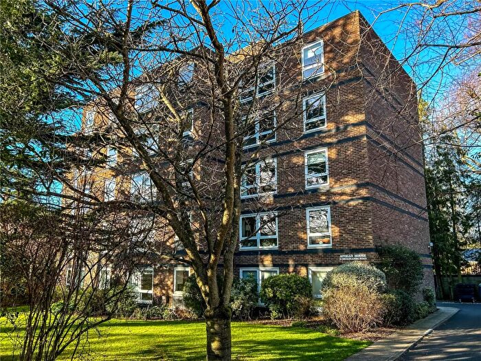2 Bedroom Apartment For Sale In Broadlands Road, London, N6