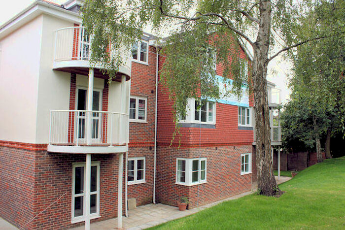 2 Bedroom Flat To Rent In Vale Farm Road, Woking, GU21