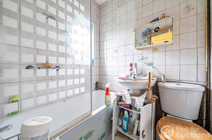 2 Bedroom Bungalow For Sale In Fairhome Close, Gosport, Hampshire, PO12