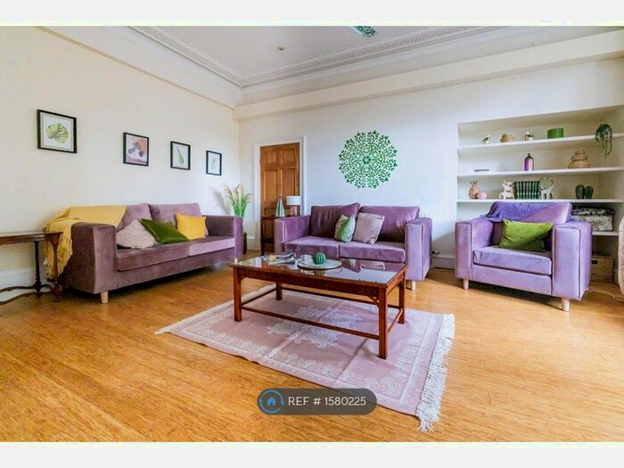 3 Bedroom Flat To Rent In Acomb Road, York, YO24