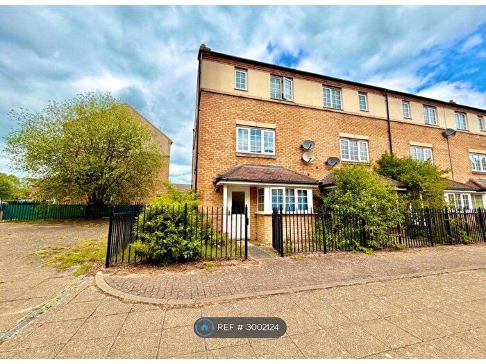 3 Bedroom End Terrace House To Rent In Dainty Grove, Northampton, NN4