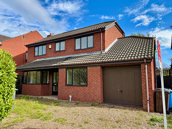 4 Bedroom Detached House For Sale In Gemsbok Way, Hull, HU4