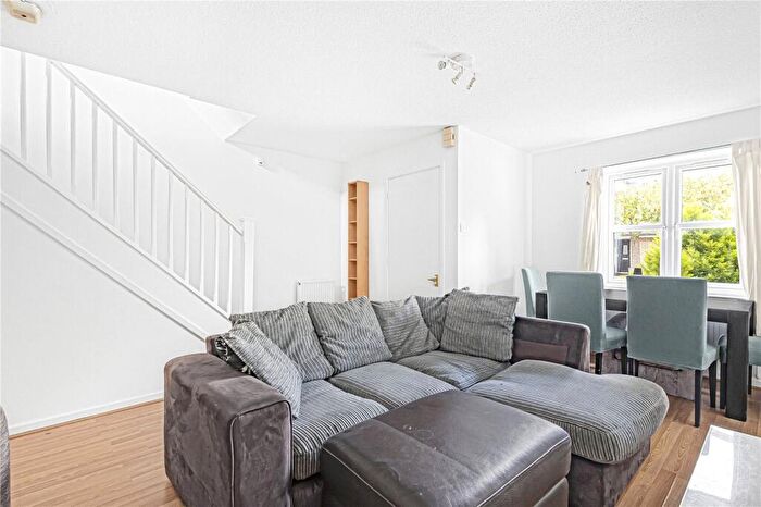 3 Bedroom Terraced House To Rent In Milligan Street, London, E14