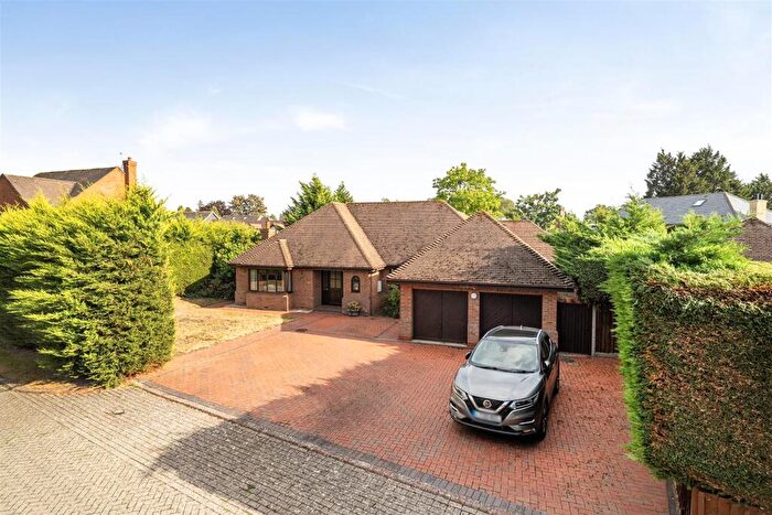 4 Bedroom Detached Bungalow For Sale In The Paddock, Biddenham, Bedford, MK40