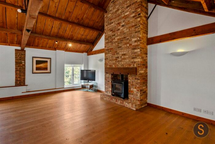 4 Bedroom Barn Conversion For Sale In Bedford Road, Houghton Regis, Dunstable, LU5