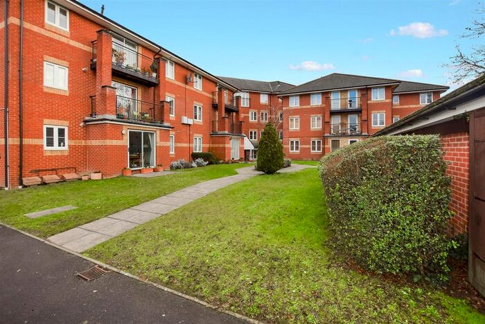 2 Bedroom Flat To Rent In Archers Road, Shirley, Southampton, SO15