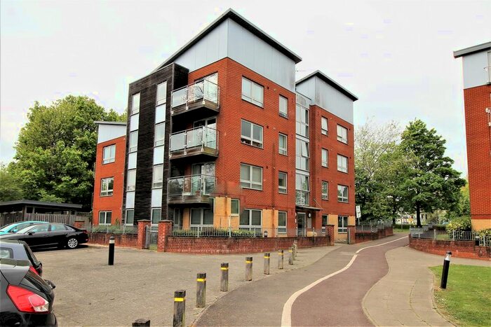 2 Bedroom Flat To Rent In Five Acres, Crawley, RH10