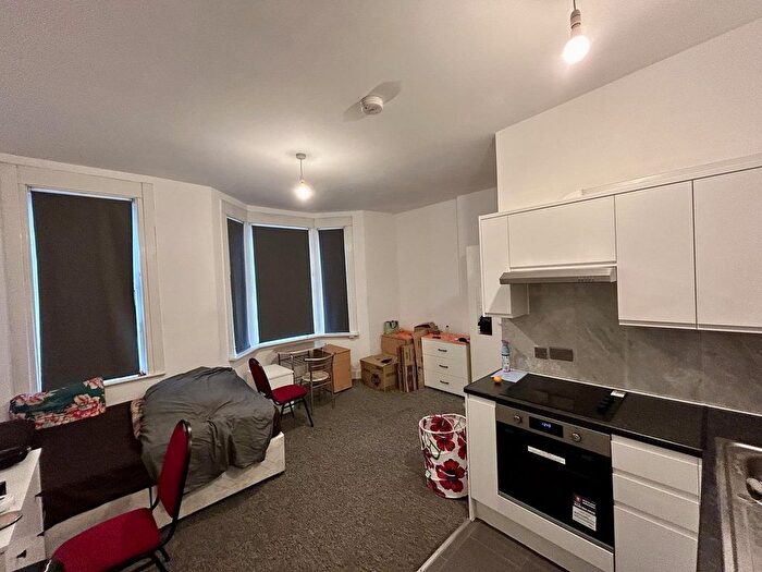 Studio To Rent In Villiers Road, Willesden, NW2