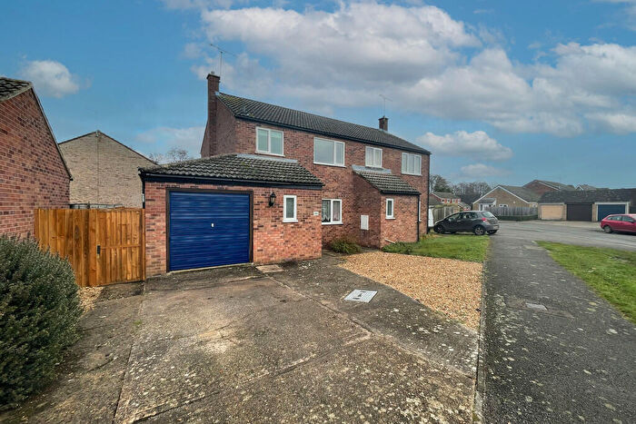 3 Bedroom Semi-Detached House To Rent In Malsters Close, Mundford, IP26