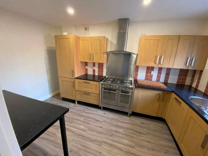 3 Bedroom Link Detached House To Rent In Stratford Street, Ilkeston, DE7