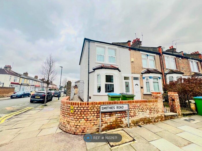 3 Bedroom End Of Terrace House To Rent In Smithies Road, London, SE2