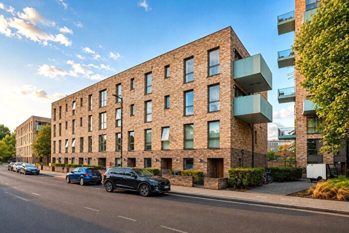 4 Bedroom Maisonette For Sale In East Street, London, SE17