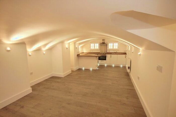 2 Bedroom Flat To Rent In Berkeley Street, Gloucester, Gloucester, GL1