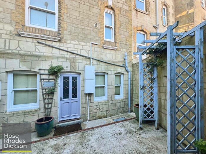 2 Bedroom Apartment To Rent In Alexandra Gardens, Ventnor, PO38