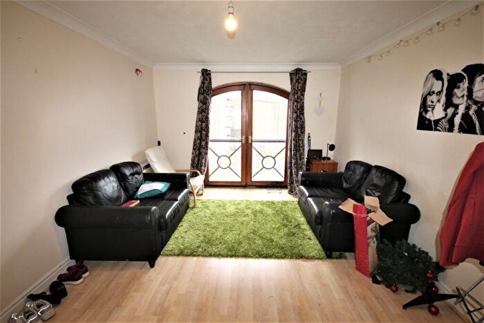 2 Bedroom Apartment To Rent In Riverside Court, Leeds, LS1