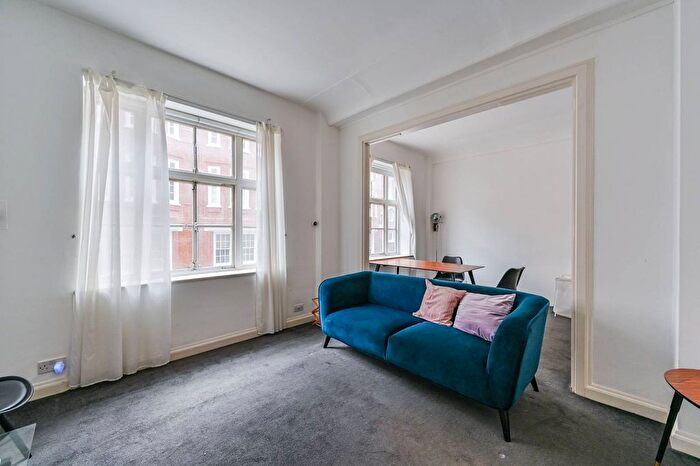 2 Bedroom Flat To Rent In Hertford Street, Mayfair, London, W1J