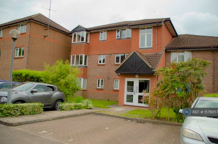 1 Bedroom Flat To Rent In York Place, Camberley, GU15