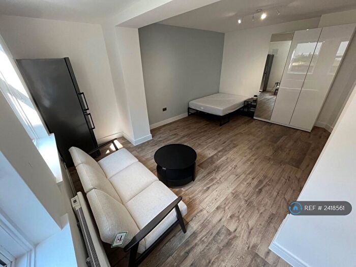 Studio To Rent In Junction Road, London, N19