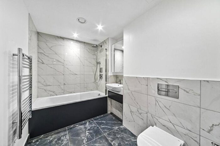 1 Bedroom Apartment To Rent In Marsh Wall, London, E14