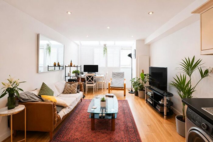1 Bedroom Flat For Sale In Roman Road, London, E3