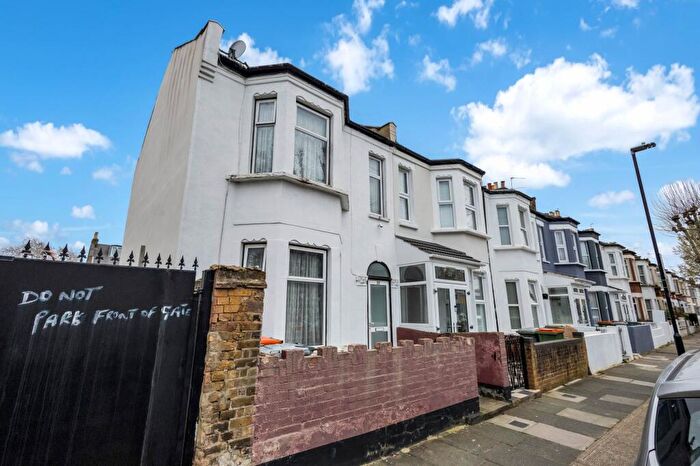 3 Bedroom Terraced House For Sale In Wyndham Road, London, E6