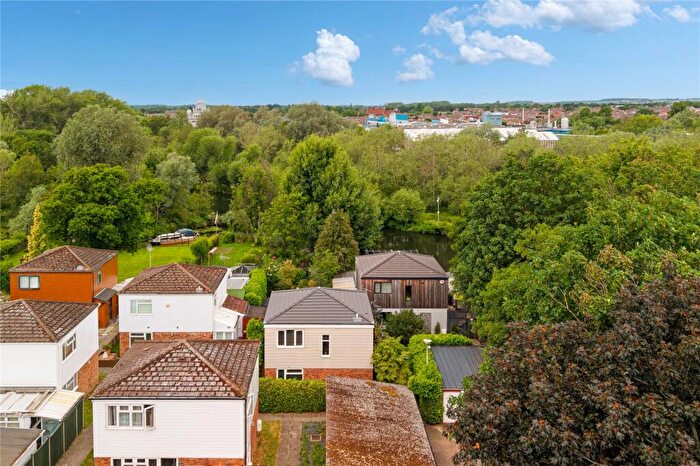 3 Bedroom Detached House For Sale In Riverside Close, Bedford, Bedfordshire, MK42