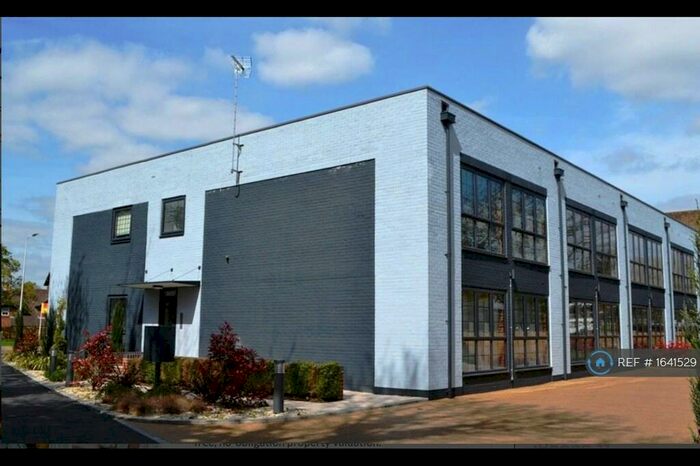 2 Bedroom Flat To Rent In Kelvin Road, Newbury, RG14