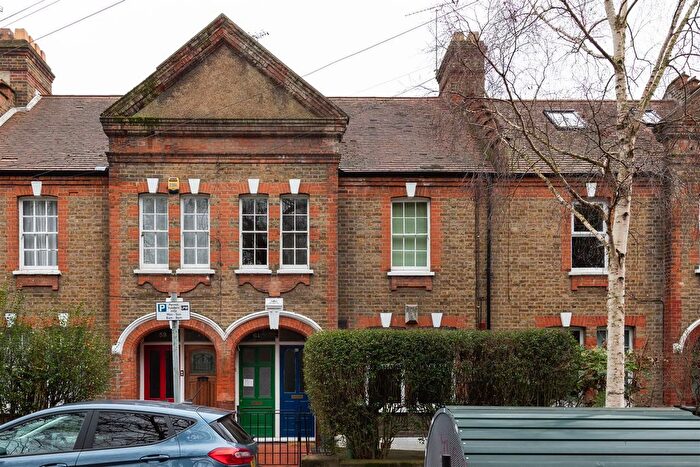 2 Bedroom Flat For Sale In Winns Terrace, Walthamstow, E17